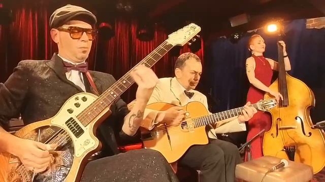Chino Swingslide & Django Friends