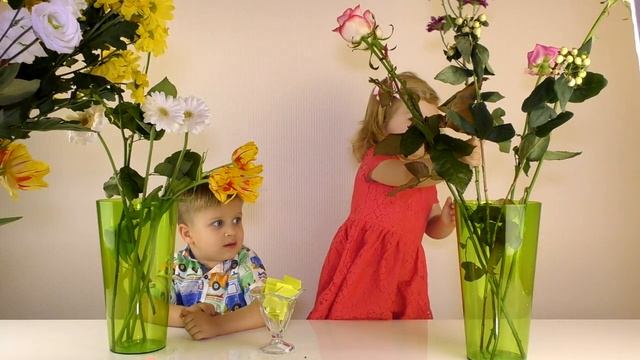 Рома и Диана ★ 8 March flowers CHALLENGE a Bouquet of flowers Roma congratulates you on March 8