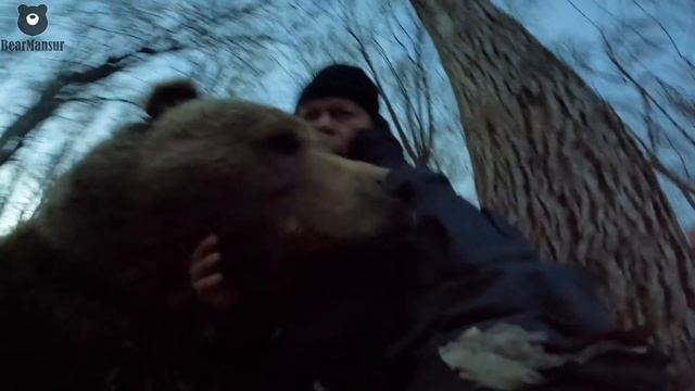Вечерело. Андрей и Мансур беседовали лежа на сене