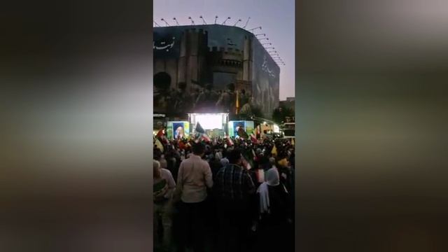 Иран объявил о победе над Израилем — тысячи жителей вышли на площадь Революции