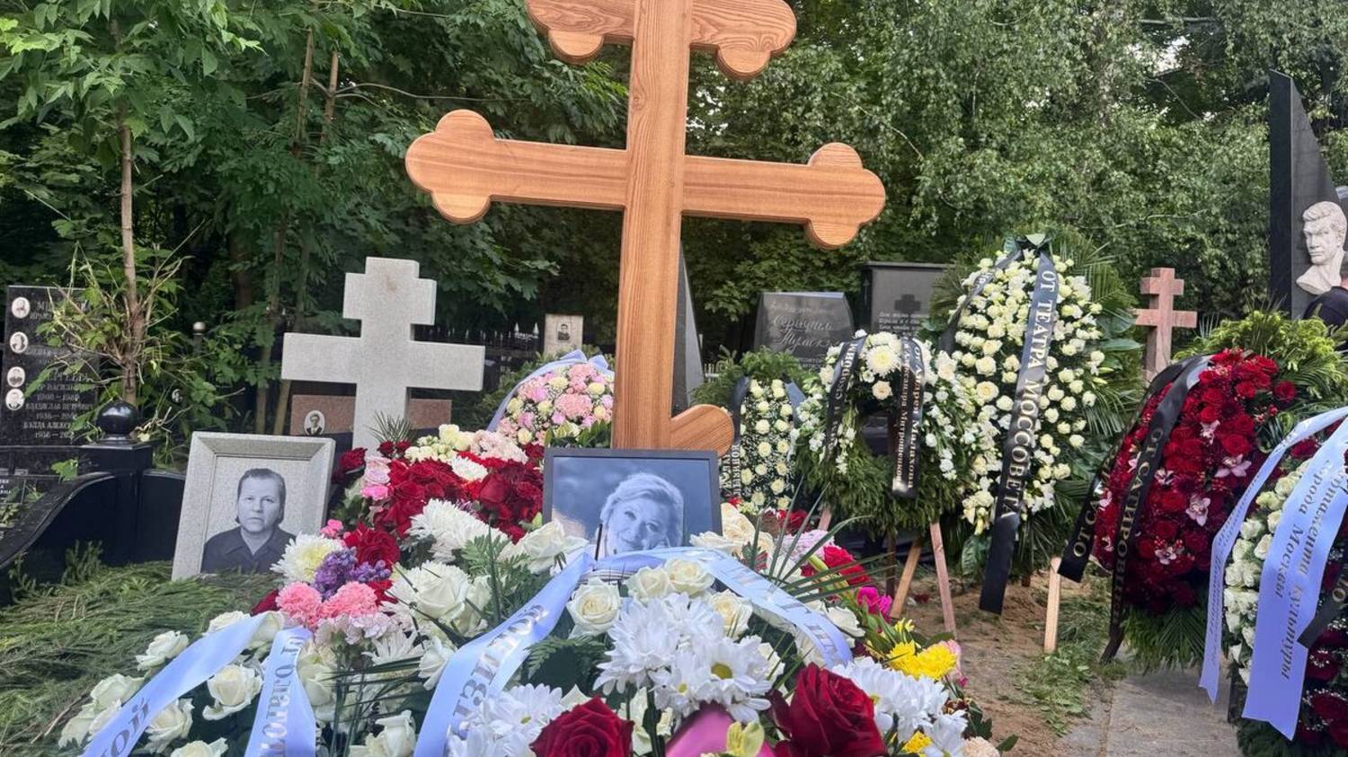 Валентину Талызину похоронили рядом с Игорем Тальковым на Ваганьковском кладбище