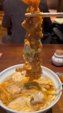 9zbxqGY3iz0 - 福岡で食べれる絶品エビ天丼　#japanesefood #shorts