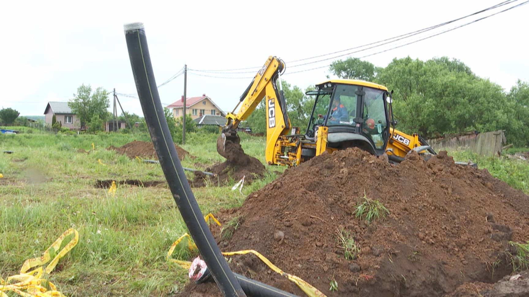 В деревне Большая Городня укладывают газопровод