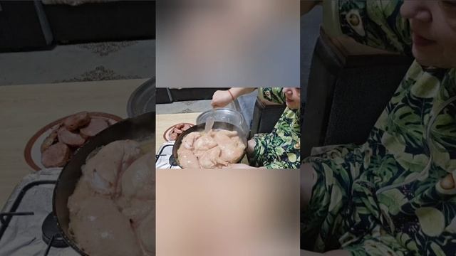 страшный зверь. наш ужин. курочка жареная