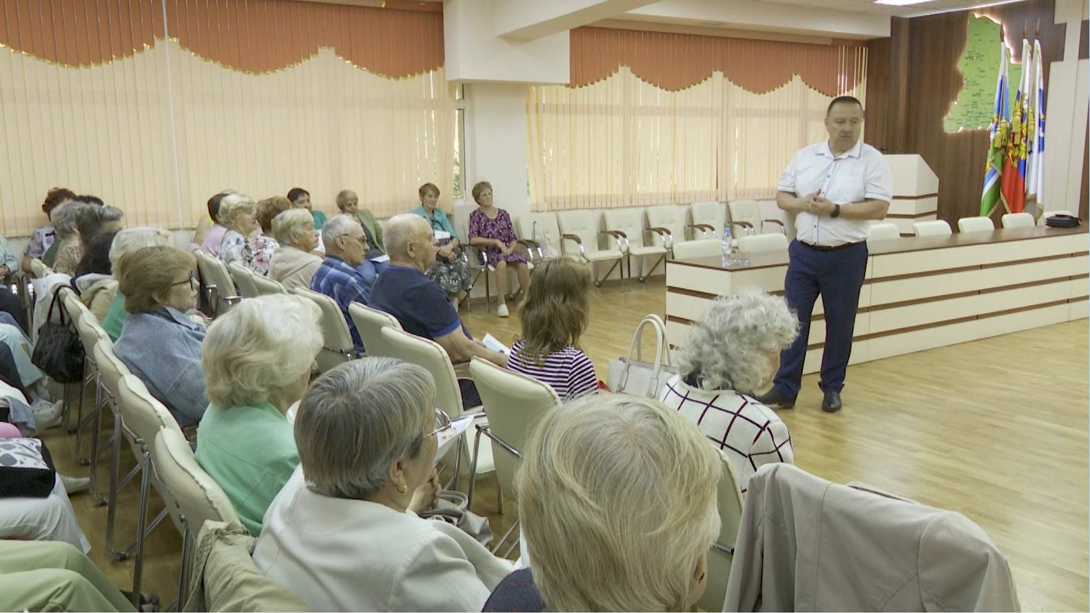 Глава города Андрей Клопов встретился с представителями городских ветеранских организаций