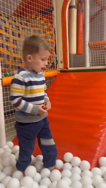 Володя: 3,10 в игровой кафе «Брат Бурят» смотреть онлайн