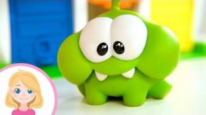 ИГРА В МАШИНЫ ВРУМИЗ - Маленькая Вера - История как машинка застряла в гараже и Ам Ням ее спас