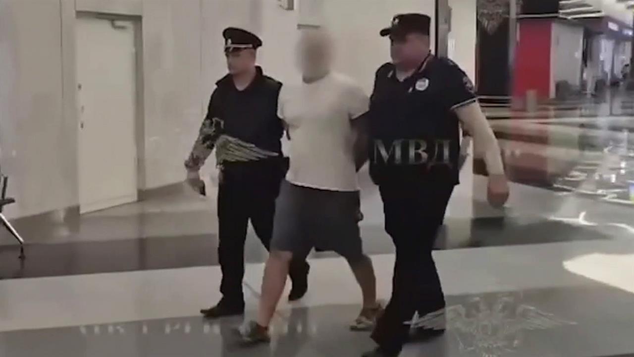 Задержан мужчина, который бросил ребенка на пол в Шереметьево