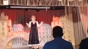 Мы в зале.выступление внучки на конкурсе в Питере.1 иесто