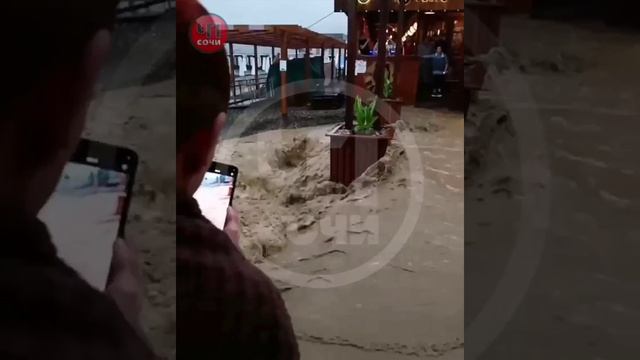 Сочи снова под водой — мощные ливни затопили дороги в Сочи и Адлере