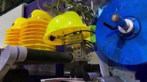 Нанесение IML-наклейки на промышленные каски