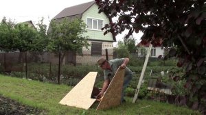 Обкрутил "тубзик" OSB// Покрыли крышу металлом// Погода портится