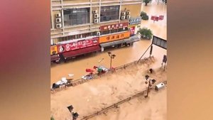 В китайской провинции Гуйчжоу произошло сильное наводнение