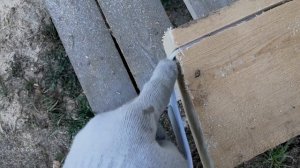 Как смонтировать крючки для водосточной системы. Баня День 48.