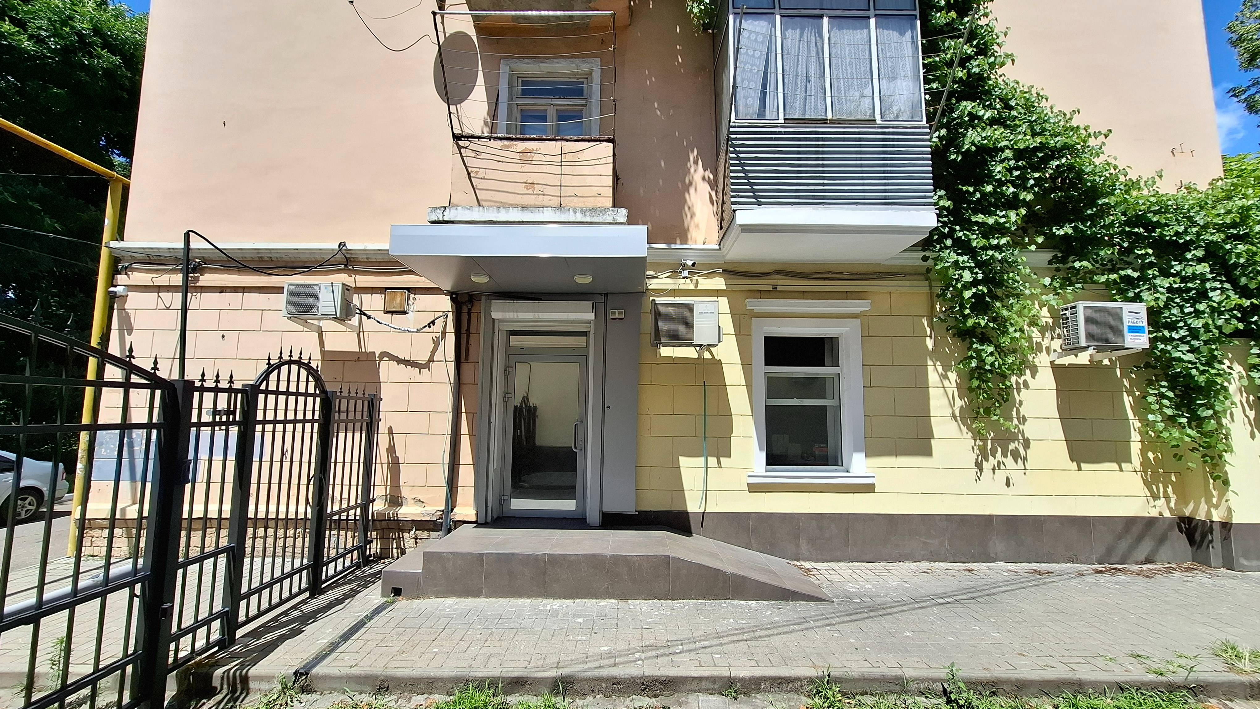 Красная 165/1  53 кв м