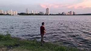 Час тянул эту находку из пруда с помощью поискового магнита|Хороший клев #магнитнаярыбалка
