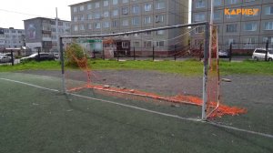 Футбольные ворота в Магадане проверили на прочность