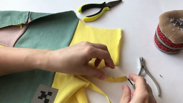 Как вшить молнию в толстовку. Самый удачный способ для одежды colorblock. Как укоротить молнию.