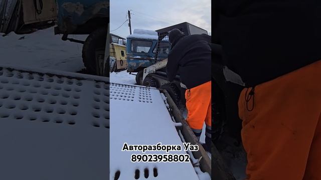 Работа кипит Разчищаем проезд к гаражу, BobCat ЗАЦЕПЕР. Зацепился за Эвакуатор #эвакуатор #bobcat