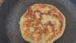 ГОТОВЛЮ ОБЕД 🥘 ЛЕПЕШКИ С СЫРОМ🤗🥮, ОБЕДАЕМ