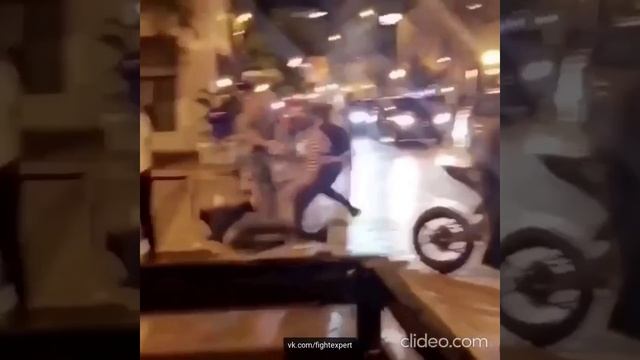 Мотоциклист наказал быдло.mp4