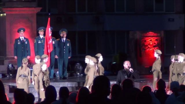 Всероссийская акция "Лучи Победы" Тихвин у стелы Город Воинской славы в честь 80 лет Парада Победы