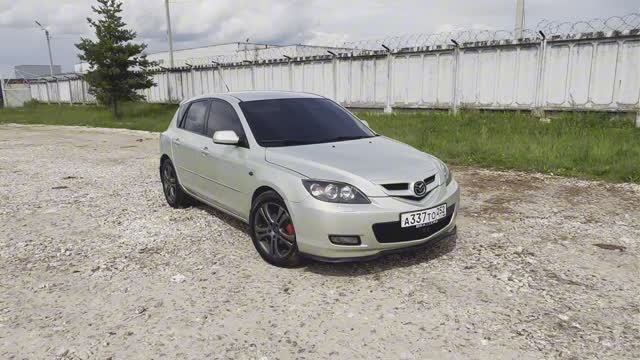 Золотая Mazda 3
