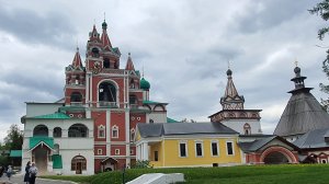 Саввино-Сторожевский монастырь был основан в 1398 году Саввой Сторожевским.