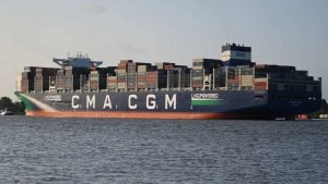 Судно с тремя тысячами автомобилей на борту затонуло в Тихом океане после пожара