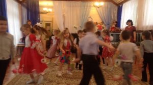 Танец "Вальс для мамы" с цветами.  Вариант для праздников: День матери, 8 марта.