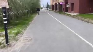 В Москве два зумера на самокатах влетели в легковушку и перелетели через неё