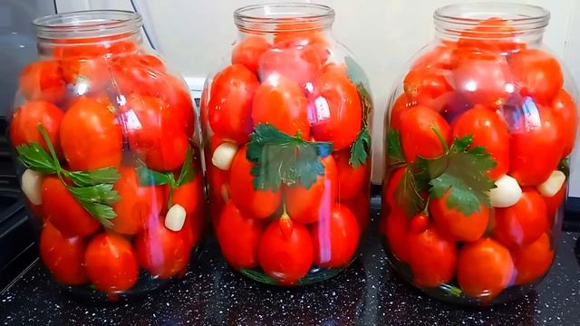Маринованные помидоры в 3-литровой банке – рассол выпивают до дна! Простой рецепт 🍅😋