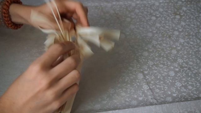 Упаковка подарков на Новый год | как сделать бумажный наполнитель?