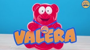 Познаватей готовлет пиццу