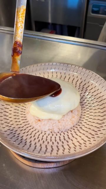 OZb58tMuTGs - 鉄板で作るふわふわオムライス！博多にある「はんばーぐとおむらいすのお店いくら」#福岡グルメ #japanesefood #japantravel