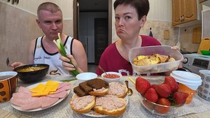 Мукбанг нагуляла ЗВЕРСКИЙ аппетит! ЛОПАЮ всё подряд! Я это ЗАСЛУЖИЛА) Семейный обед в России