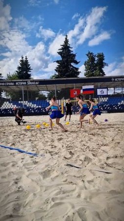 ОСВАИВАЕМ НОВЫЙ ВИД СПОРТА! 
Как думаете, как называется этот спорт?
#спорт #танцы #лето #чирлидинг