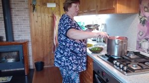 Готовлю обед и консультируюсь с Алисой. Как бороться с луковый мухой.