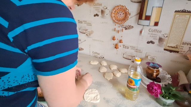 С мамойЛЕПИМ ПИРОЖКИ/  Прогулка в новом парке/