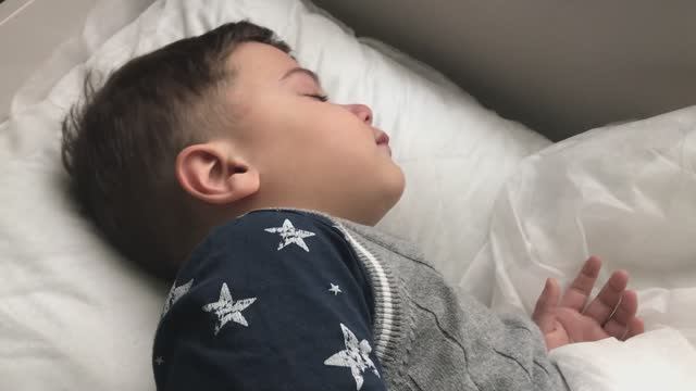 Лечение зубов под наркозом в "Белой медведице" (СПб) ребенку 5 лет