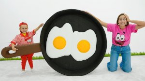 Влад и Ники. Крис учится готовить завтрак для мамы! Видео для детей.