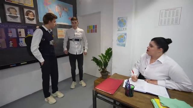 А4 15 Способов Пронести ТЕЛЕФОН в ШКОЛУ !