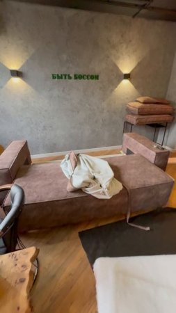Если диван просел, вызывайте профессионала, он его починит