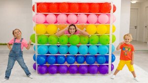 Влад и Ники. Куб с воздушными шариками и другие веселые челленджи для детей с Крисом и мамой!