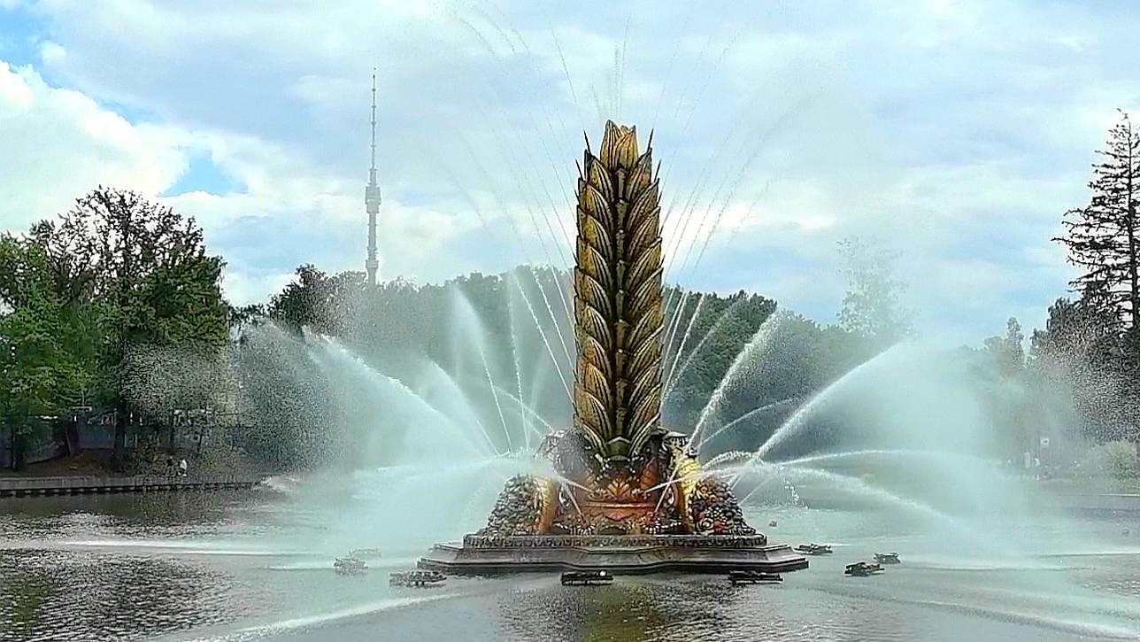 Фонтан "Золотой колос" и каскад Каменских прудов на ВДНХ смотреть онлайн
