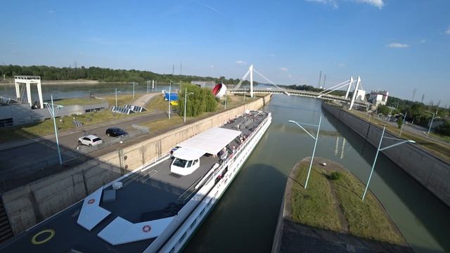 Курск - наш ))) а вообще плотина в Вене / обзор стратегически важного обьекта / Дунай