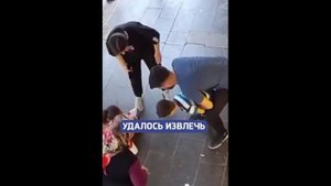 Прием Геймлиха на улице