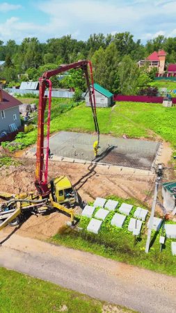 Бетонирование фундаментной плиты автобетононасосом
