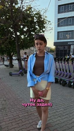 Девушка продает авто с небольшим ДТП.