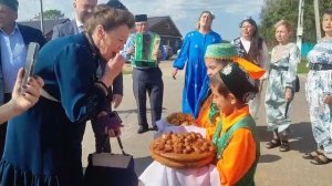 Күчмә утырыш. Ак калфак.